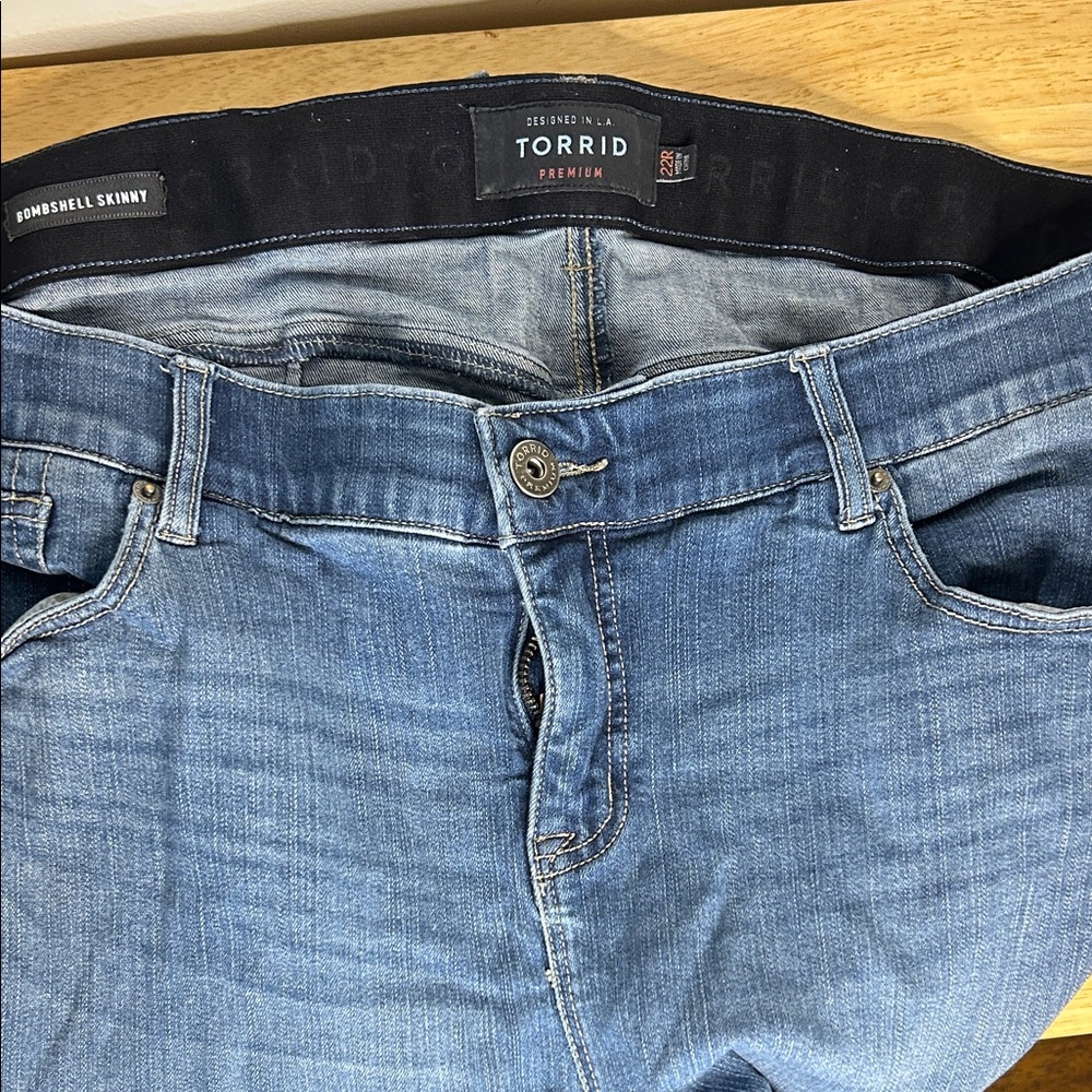 Torrid Women's Classic Blue Skinny Jeans - Picture 4 of 13